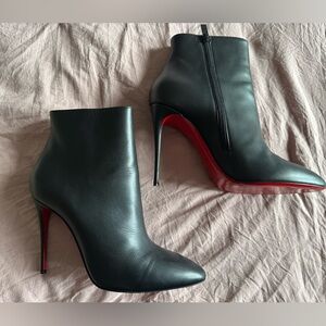 Louboutin So Kate Booty